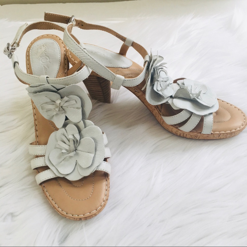 Born Crown White Floral Sandals Sz 9